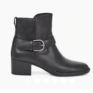 UGG Atwood leather booties size8.5